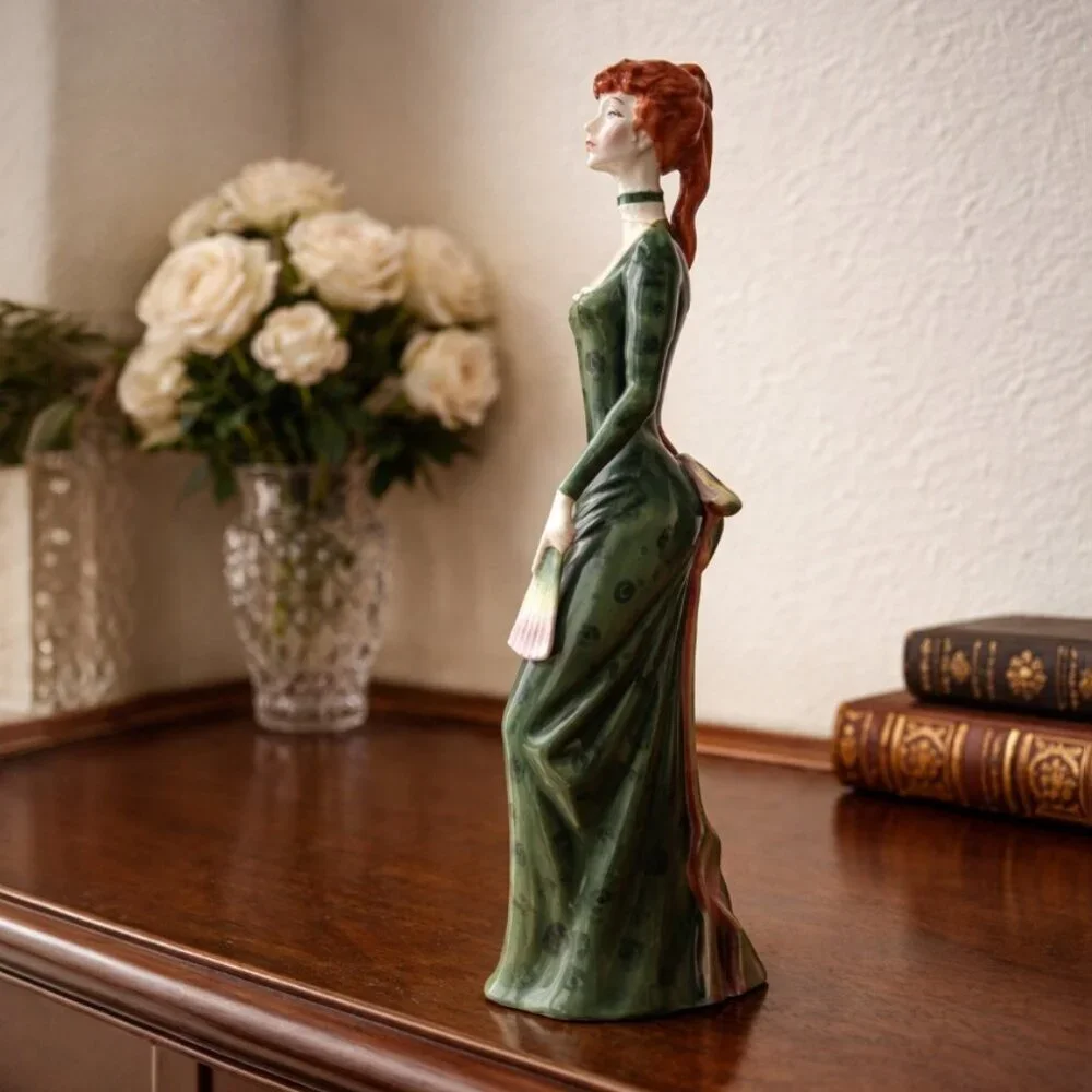 Royal Doulton A La Mode Haute Series Porcelain Vintage Figurine HN 2544